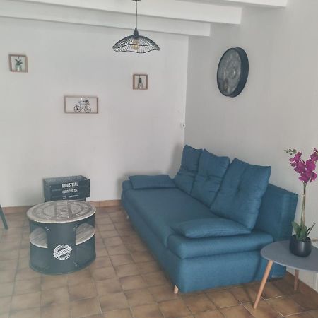 Jolie Petite Maison Dans Village Fortifie Brigueuil Kültér fotó