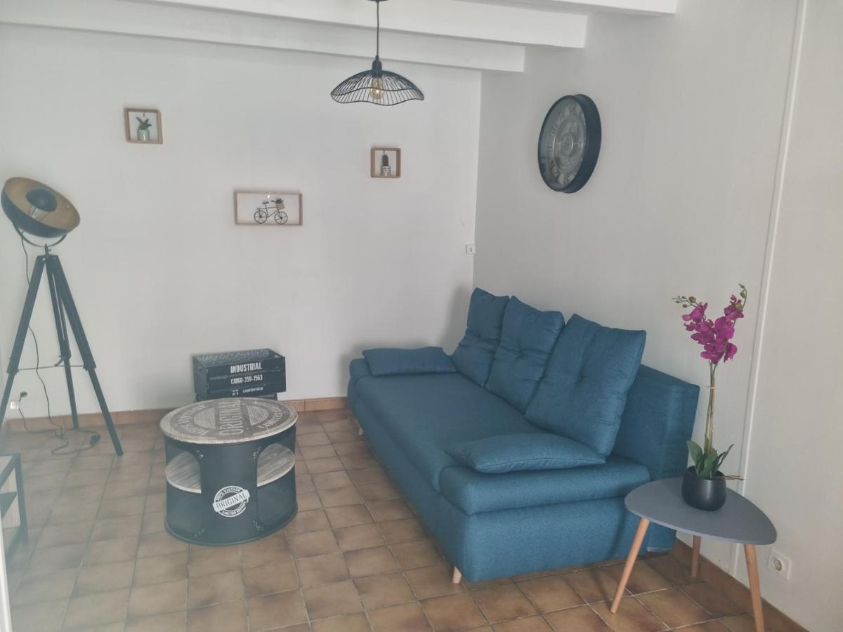 Jolie Petite Maison Dans Village Fortifie Brigueuil Kültér fotó